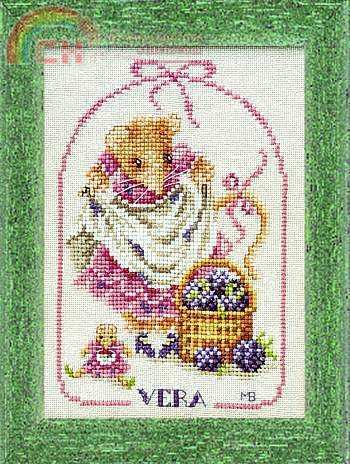 34178 VERA MOUSE WITH BLUEBERRIES PIC.JPG