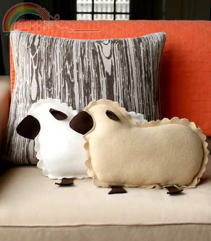 little-lamb-pillows-2-4251.jpg